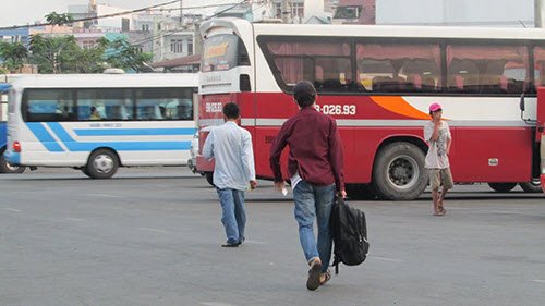 TP.HCM: Tay xách nách mang về quê nghỉ Tết Dương lịch - Hình 6