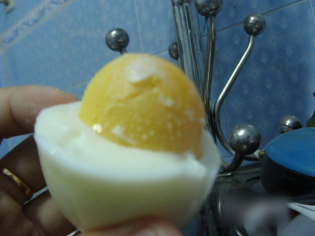 Trị mụn cám bằng trứng gà luộc độc đáo - Hình 6