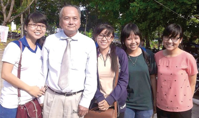 Những thầy cô làm dậy sóng mạng xã hội - Hình 2