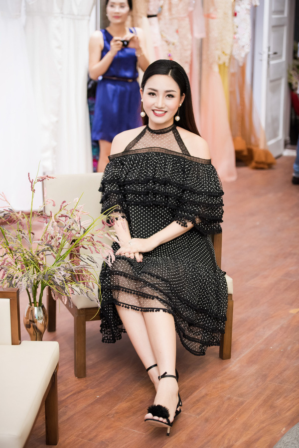 Chị em Á hậu Trà My - Thanh Tú diện đầm đôi, nổi bần bật trong sự kiện - Hình 2