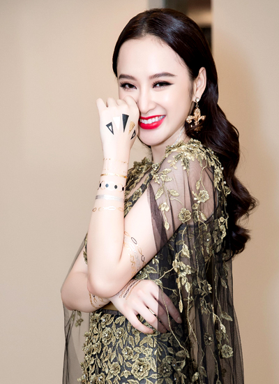Angela Phương Trinh mặc váy xuyên thấu dự sự kiện - Hình 2