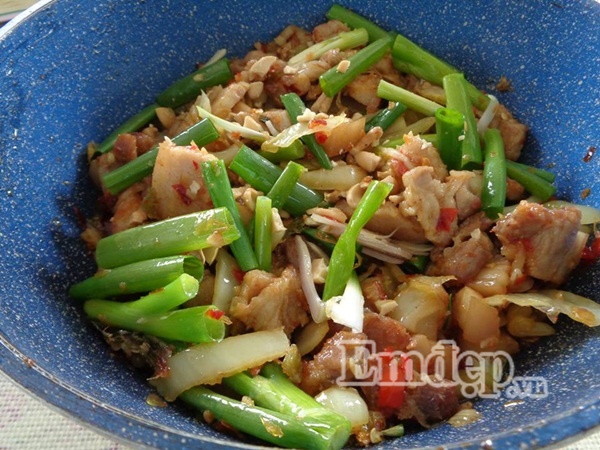 [Chế biến] - Bánh bao kẹp thịt lạ miệng cho bữa sáng mùa đông - Hình 2