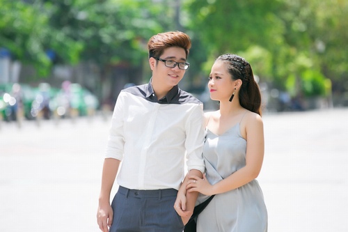 Bùi Anh Tuấn lãng mạn diễn cảnh hôn trán bạn gái - Hình 4