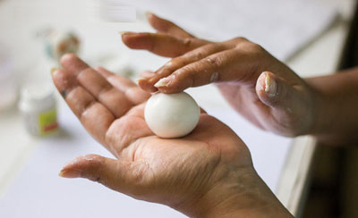 Cách dễ ợt để làm chú chim cánh cụt xinh xắn làm được đủ mọi việc - Hình 1