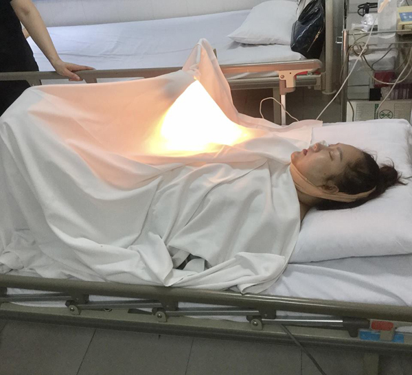 Chồng trẻ lo lắng khi Phi Thanh Vân nhập viện - Hình 1
