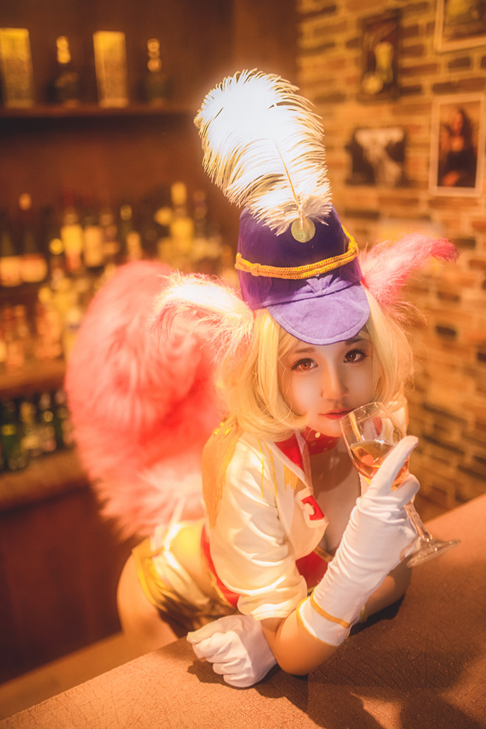 Cosplay nàng Đắc Kỷ cực dễ thương trong game Liên Minh Huyền Thoại Mobile - Hình 4