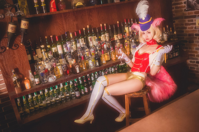 Cosplay nàng Đắc Kỷ cực dễ thương trong game Liên Minh Huyền Thoại Mobile - Hình 3