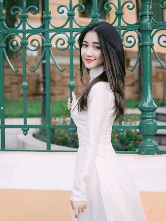 Hòa Minzy ngày càng tự tin khoe ngực đẹp sau 2 năm vào showbiz - Hình 21