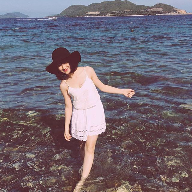 Hòa Minzy ngày càng tự tin khoe ngực đẹp sau 2 năm vào showbiz - Hình 1