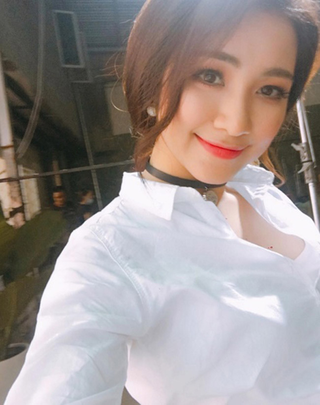 Hòa Minzy ngày càng tự tin khoe ngực đẹp sau 2 năm vào showbiz - Hình 3