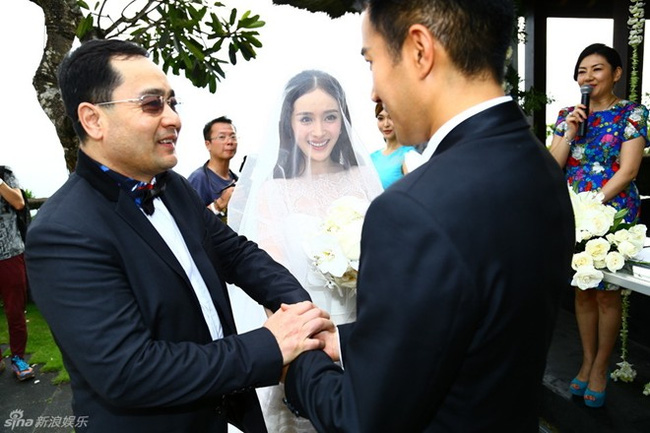 Những khoảnh khắc tình cảm của Dương Mịch - Lưu Khải Uy trước scancal ngoại tình - Hình 16
