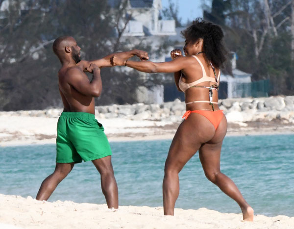 Serena măc bikini đanh vo trên bai biên - Hình 5