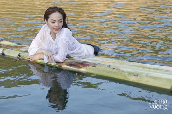 Mỹ nhân Việt nóng bỏng cực độ vì mặc sơ mi trắng ướt sũng đi bơi - Hình 8