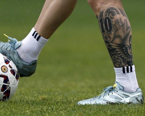 Messi xóa hết hình xăm cũ ở chân thay bằng hình mới cực độc