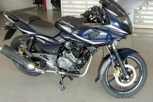 2017 Bajaj Pulsar 220F lên kệ, giá 30 triệu đồng - Hình 1