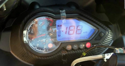 2017 Bajaj Pulsar 220F lên kệ, giá 30 triệu đồng - Hình 2