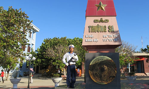 Phản đối Trung Quốc kỷ niệm cái gọi là 70 năm thu hồi Hoàng Sa, Trường Sa - Hình 1
