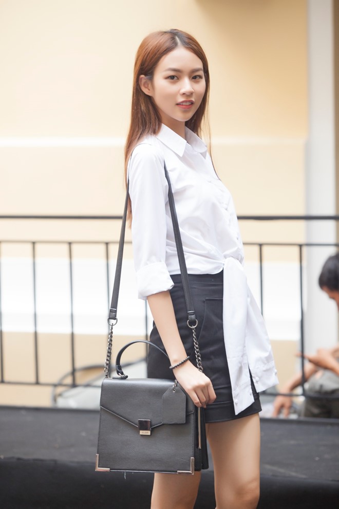 Phí Phương Anh mặc sành điệu ở buổi tập catwalk - Hình 1