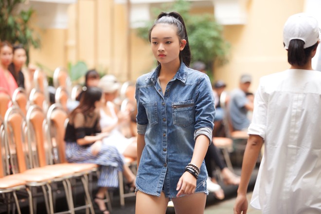 Phí Phương Anh mặc sành điệu ở buổi tập catwalk - Hình 7