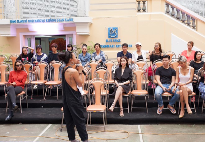Phí Phương Anh mặc sành điệu ở buổi tập catwalk - Hình 9