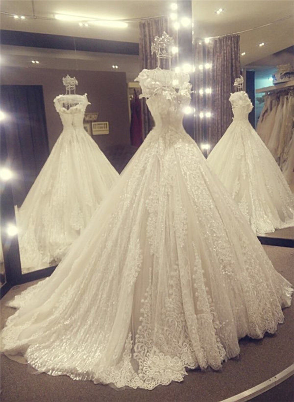 Cùng xem qua những bộ váy cưới đẹp như mơ trong lòng các nàng dâu