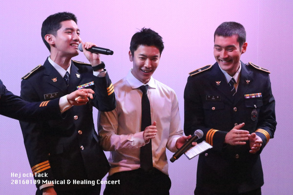 Donghae, Siwon (Super Junior) và Changmin (DBSK) bị chỉ trích vì được nhận biệt đãi trong quân ngũ - Hình 2