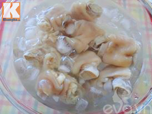 [Chế biến] - Tết này làm giò heo ngâm chua ngọt - Hình 3