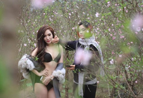 Thiếu nữ Hà thành diện nội y tạo dáng bên vườn đào - Hình 6