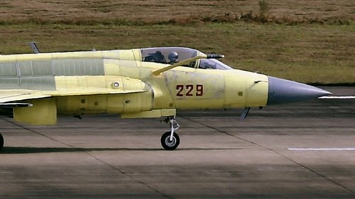Tiêm kích siêu rẻ JF-17 Trung Quốc lộ biến thể mới - Hình 1