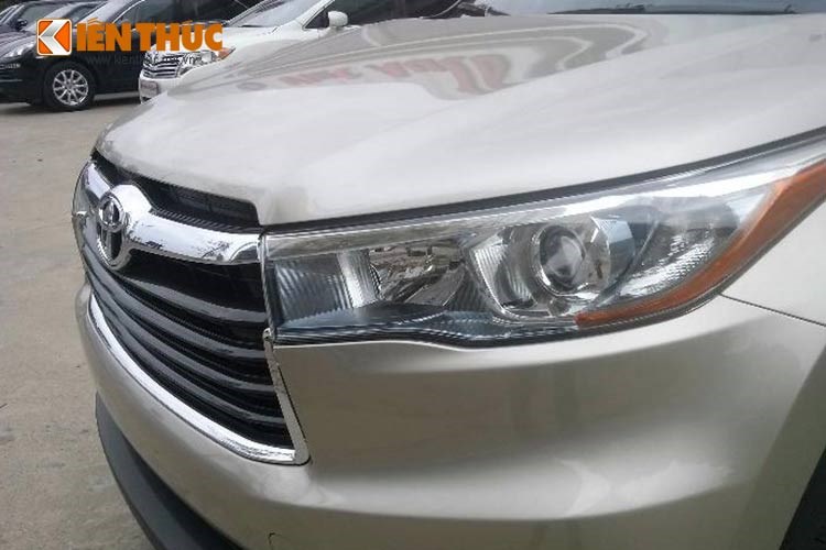 Toyota Highlander 2016 Limited giá gần 3 tỷ tại Việt Nam - Hình 3