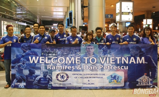 Điểm tin hậu trường 22/2: CĐV Việt Nam thất vọng vì bị Ramires bỏ rơi; Siêu mẫu nguyện chết vì Van Persie - Hình 8