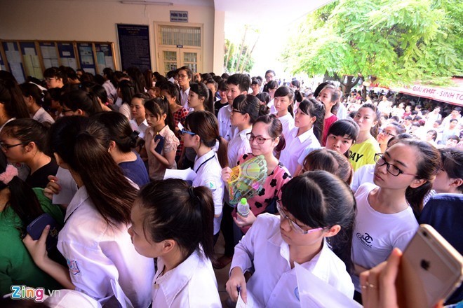 15.000 thí sinh đăng ký thi vào Đại học Quốc gia Hà Nội - Hình 1