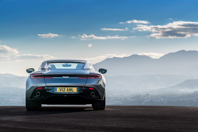 Aston Martin DB11 mạnh 600 mã lực trình làng - Hình 4