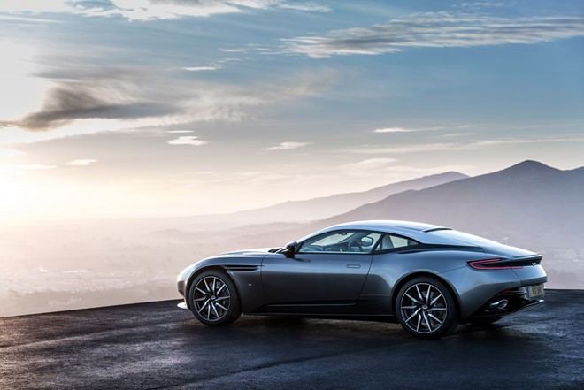 Aston Martin DB11 mạnh 600 mã lực trình làng - Hình 3