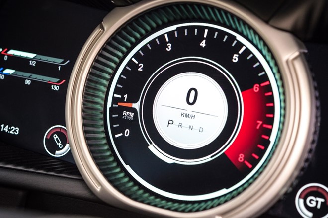 Aston Martin DB11 mạnh 600 mã lực trình làng - Hình 11