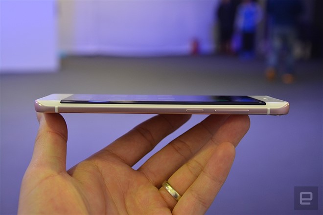 Cận cảnh smartphone màn hình cong, RAM 6 GB - Hình 11