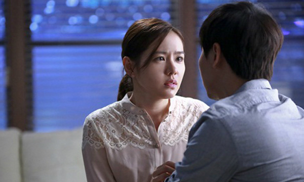 &'Giật mình' khi vợ xin phép chồng được ngủ với sếp - Hình 1