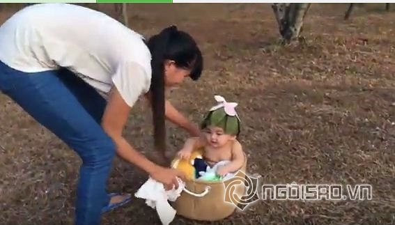 Hậu trường chụp ảnh siêu đáng yêu của con trai Khánh Thi, Phan Hiển - Hình 5