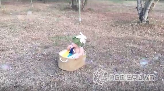 Hậu trường chụp ảnh siêu đáng yêu của con trai Khánh Thi, Phan Hiển - Hình 4