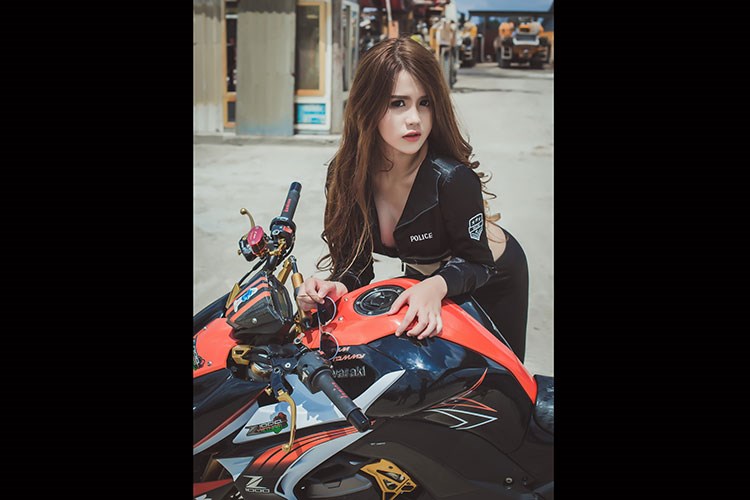 Hot teen Việt siêu sexy bên quái vật Kawasaki Z1000 - Hình 5