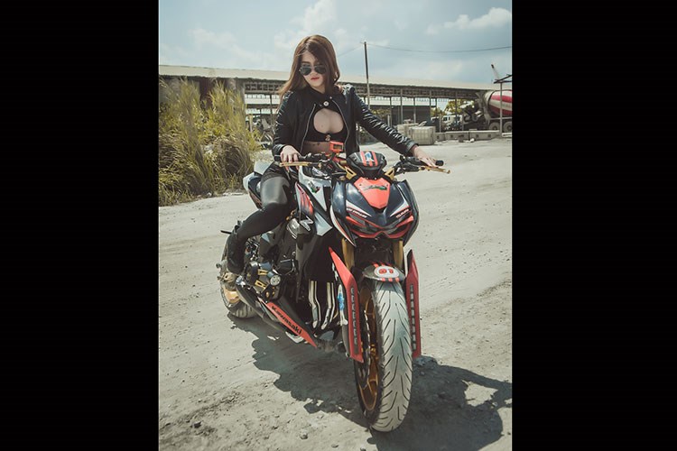 Hot teen Việt siêu sexy bên quái vật Kawasaki Z1000 - Hình 3