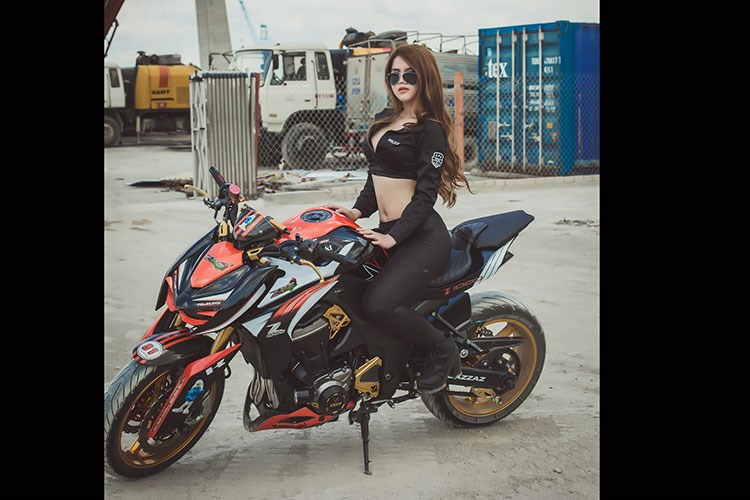 Hot teen Việt siêu sexy bên quái vật Kawasaki Z1000 - Hình 2