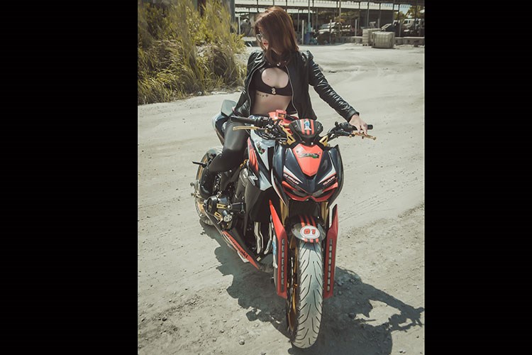 Hot teen Việt siêu sexy bên quái vật Kawasaki Z1000 - Hình 4