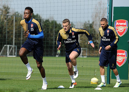 2 giờ sáng, Jack Wilshere vẫn lang thang chơi bời với bạn gái - Hình 5
