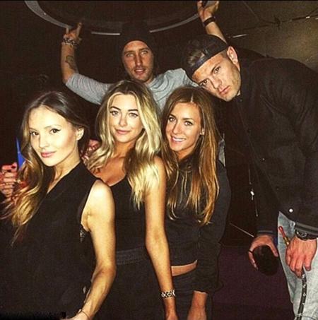 2 giờ sáng, Jack Wilshere vẫn lang thang chơi bời với bạn gái - Hình 7