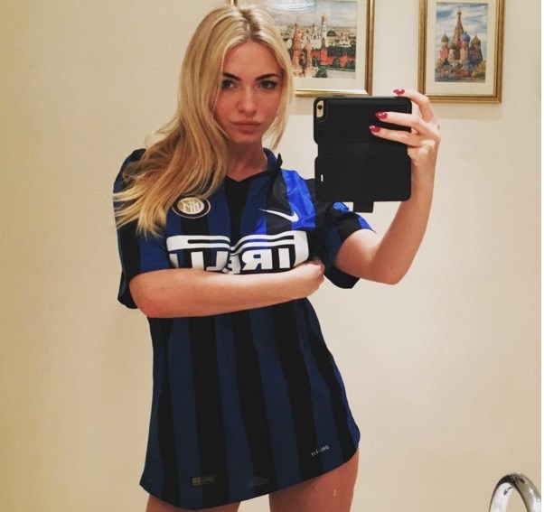 Inter không thắng được Roma vì người đẹp April Summers - Hình 1