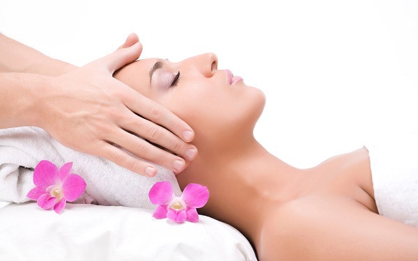 Bật mí cách xóa nếp nhăn trên trán giúp bạn trẻ ra cả chục tuổi - Hình 2