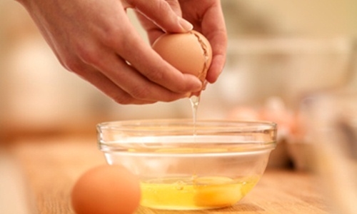 Cách làm mặt nạ trứng gà cho da đẹp hoàn hảo - Hình 1