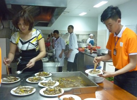 Hải sản vào bàn ăn cán bộ công chức Đà Nẵng - Hình 5