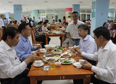 Hải sản vào bàn ăn cán bộ công chức Đà Nẵng - Hình 3